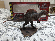 Load image into Gallery viewer, JURASSIC PARK 3 Spinosaurus figure statue 1/38 Prime Collectible world monster
