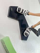 Load image into Gallery viewer, maka albarn figure SOUL EATER trading arts v1 square enix Fire Force after story
